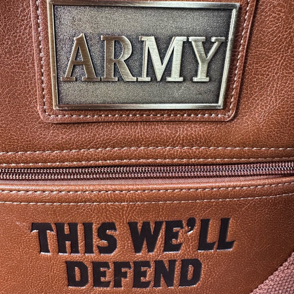 U.S. Army Faux Leather Gear Organizer Bag With Metal Plaque - Picture 6 of 15